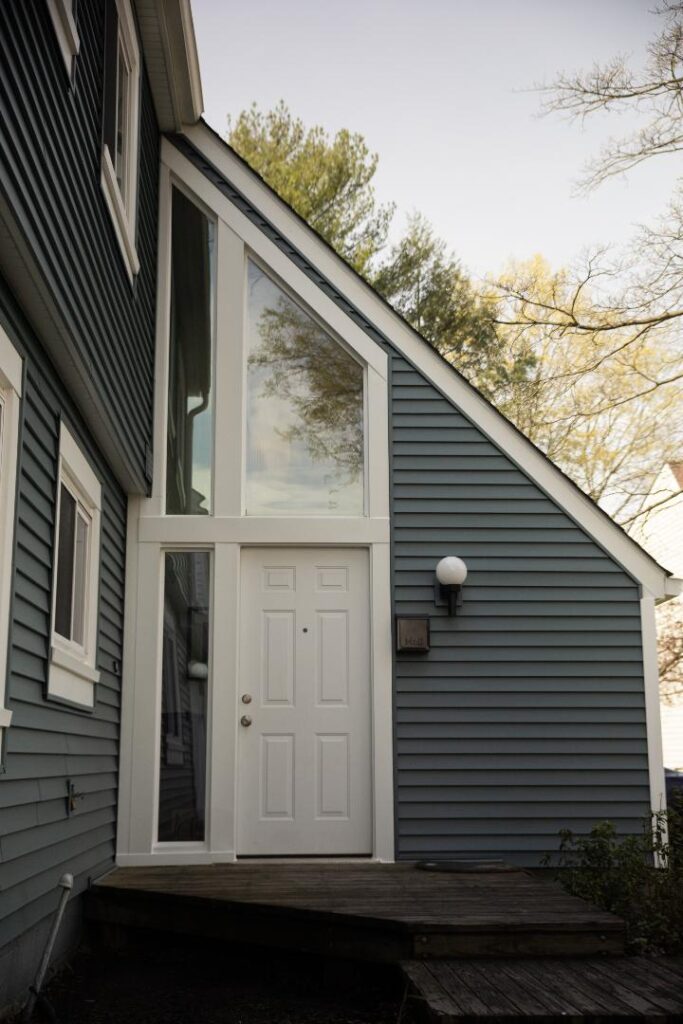 Reston home with blue vinyl installed by Presidential Exteriors