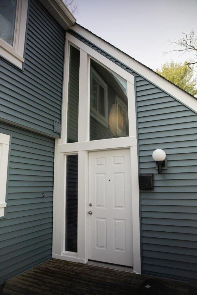 Reston home with blue vinyl installed by Presidential Exteriors