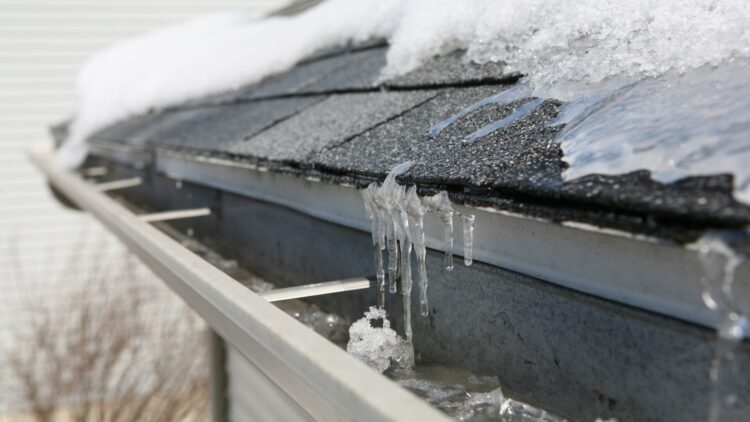 How to Tell If Your Gutters Need Replacing Before Winter